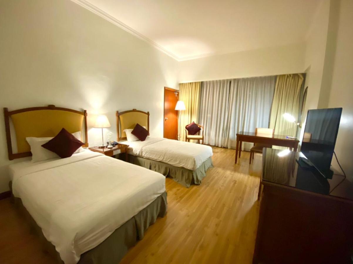 Oriental Crystal Hotel Каджанг Экстерьер фото