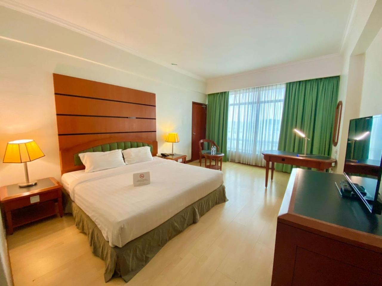 Oriental Crystal Hotel Каджанг Экстерьер фото
