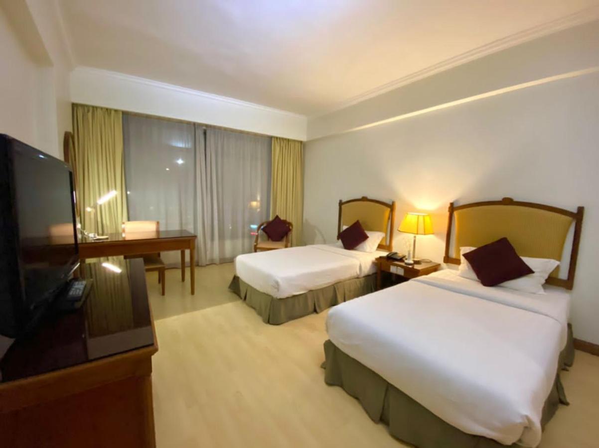 Oriental Crystal Hotel Каджанг Экстерьер фото