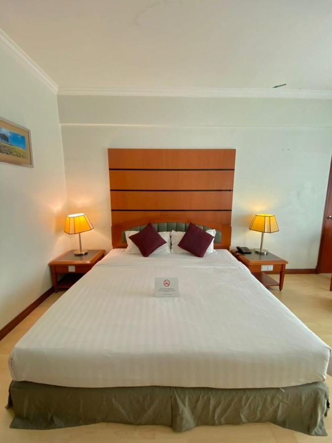 Oriental Crystal Hotel Каджанг Экстерьер фото