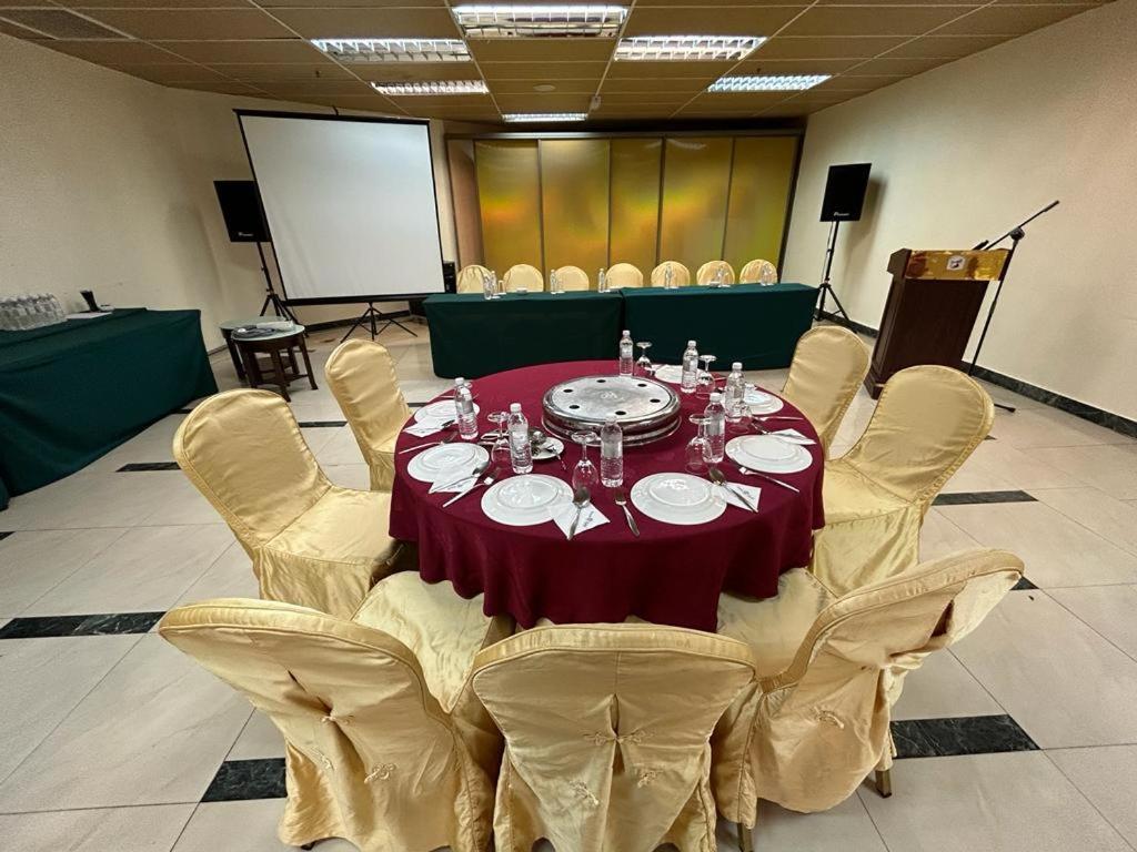 Oriental Crystal Hotel Каджанг Экстерьер фото