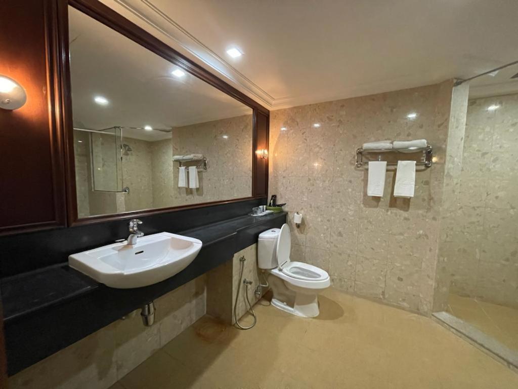 Oriental Crystal Hotel Каджанг Экстерьер фото