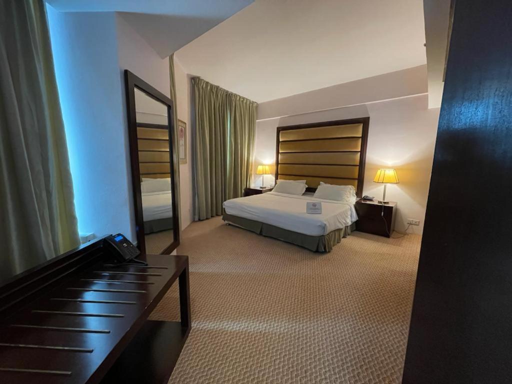 Oriental Crystal Hotel Каджанг Экстерьер фото