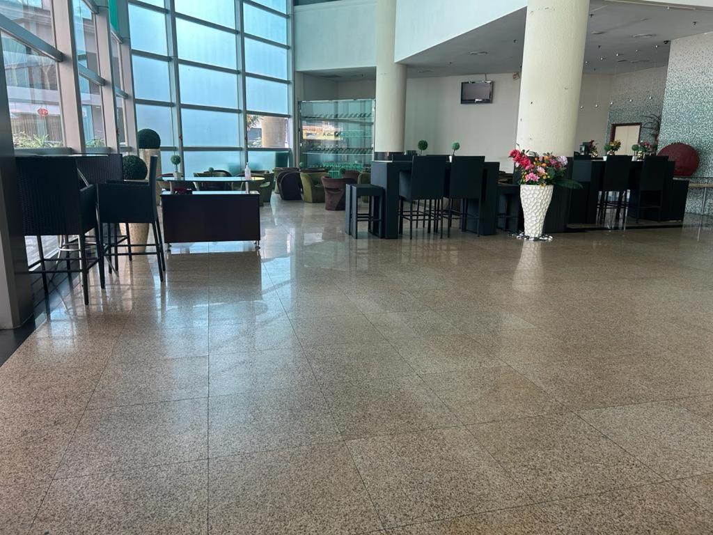 Oriental Crystal Hotel Каджанг Экстерьер фото